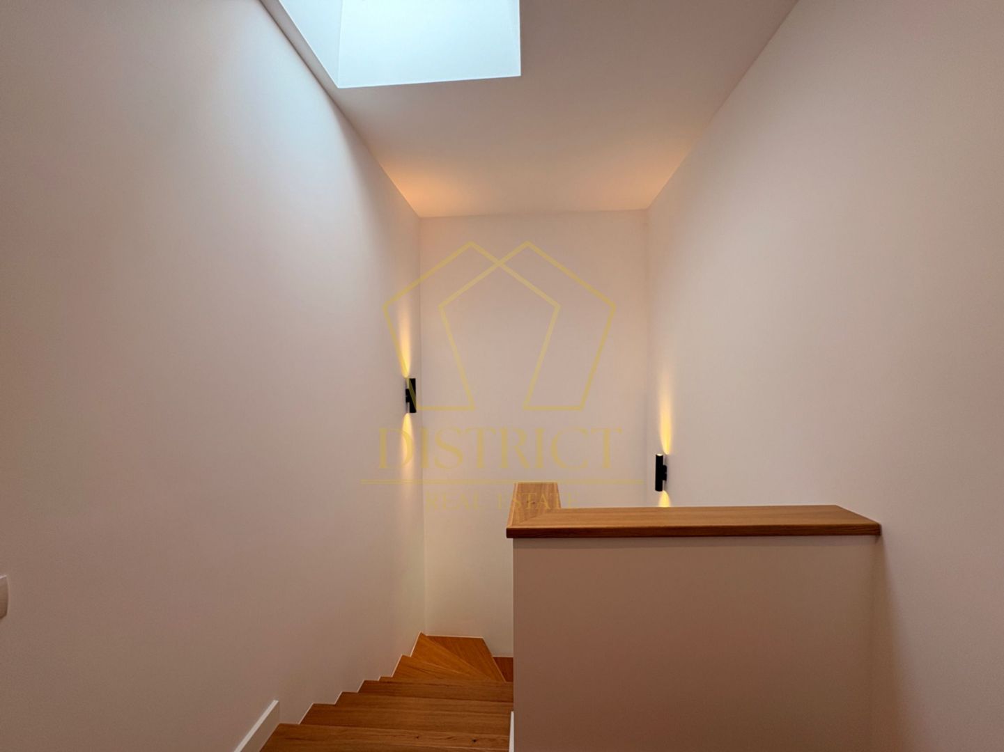 Duplex superb cu 4 camere, mobilat si utilat | Mosnita Noua - Poză 22