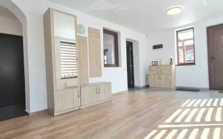 Casa individuala 3 camere mobilata utilata Tarlungeni - Poză 17