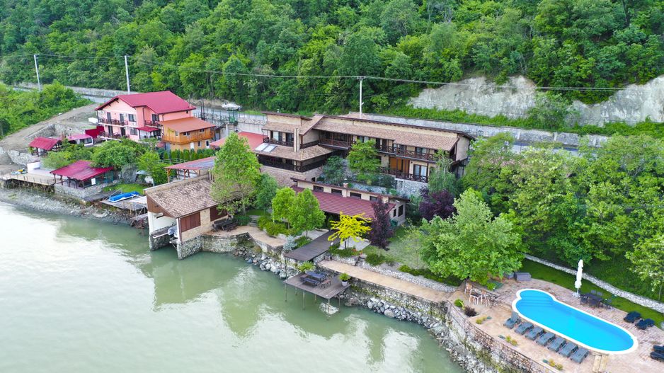 Pensiune de Lux pe Malul Dunării în Dubova - Poză 28