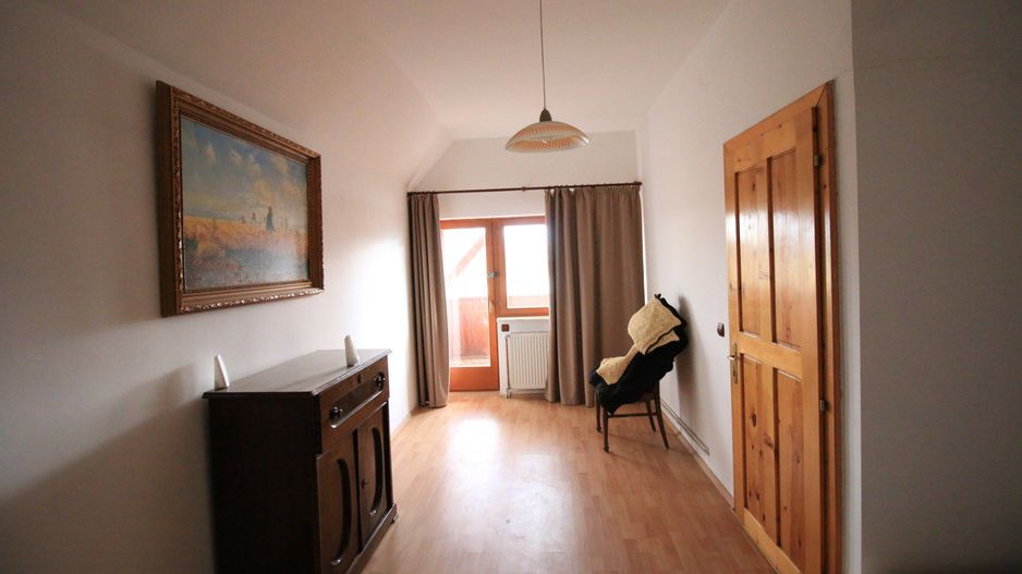 Vila cu 6 camere + 2 case + bazin inot+ 5.934 mp teren  com. Chichis - Poză 8