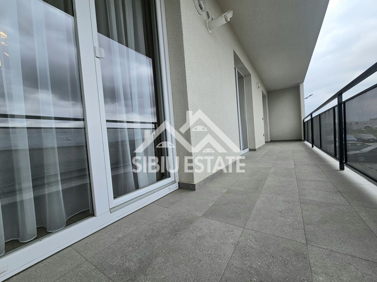 Apartament 3 camere, 2 bai terasa langa Mall Selimbar - Poză 4