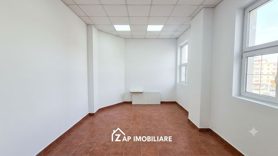 Central - Spațiu Comercial 70 mp Utili - POLI 2 - Poză 4