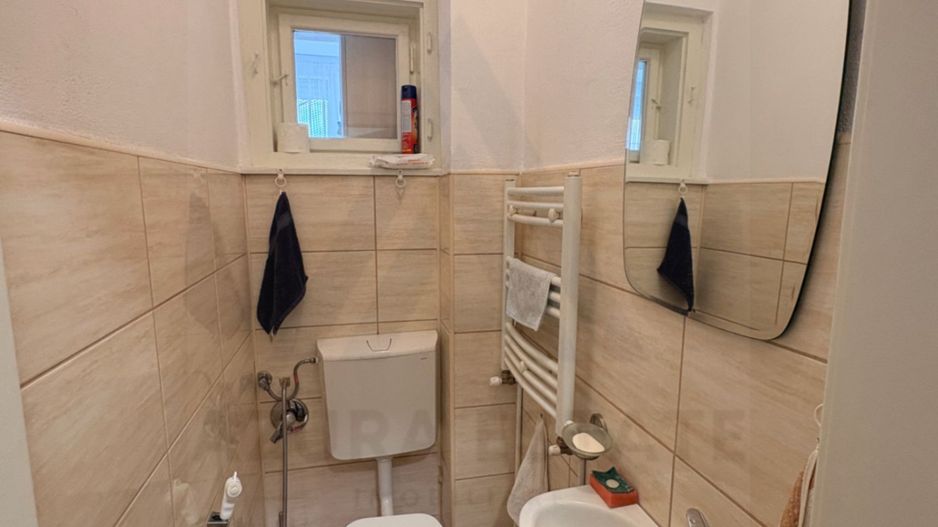 Apartament decomandat 70 mp utili 2 bai pivnita si curte 58 mp Central - Poză 16