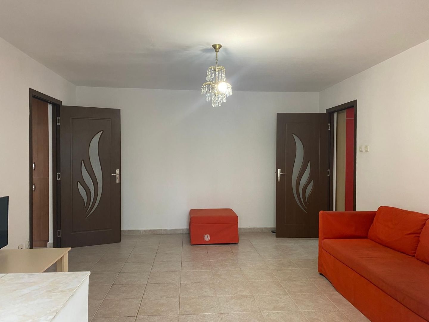 Modificat in 3 camere! Vanzare apartament in Targoviste-Micro 4 - Poză 1