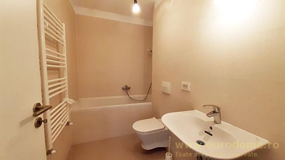 Cartier Coresi, apartament nou, nemobilat 400 euro - Poză 3