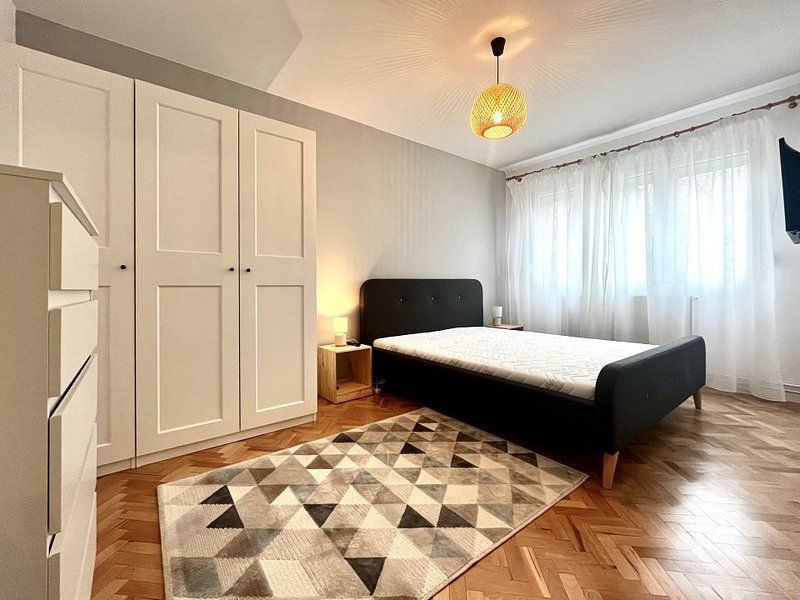 Apartament 3 camere, prima închiriere, elegant si primitor, in Circumvalațiunii - Poză 1