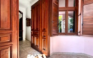 Locuință sau afacere? Casă cu farmec aparte, in Piața Crucii - Poză 1