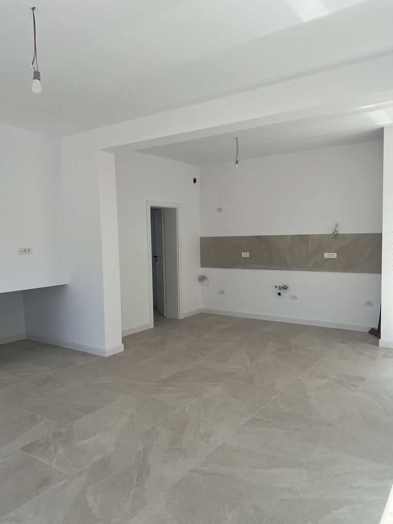 Jumătate de duplex premium, 120 mp utili, teren 256 mp, garaj și 3 dor - Poză 7