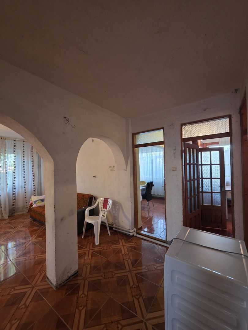Casă / Vilă cu 8 camere de vânzare în Lapus, Craiova - Poză 8