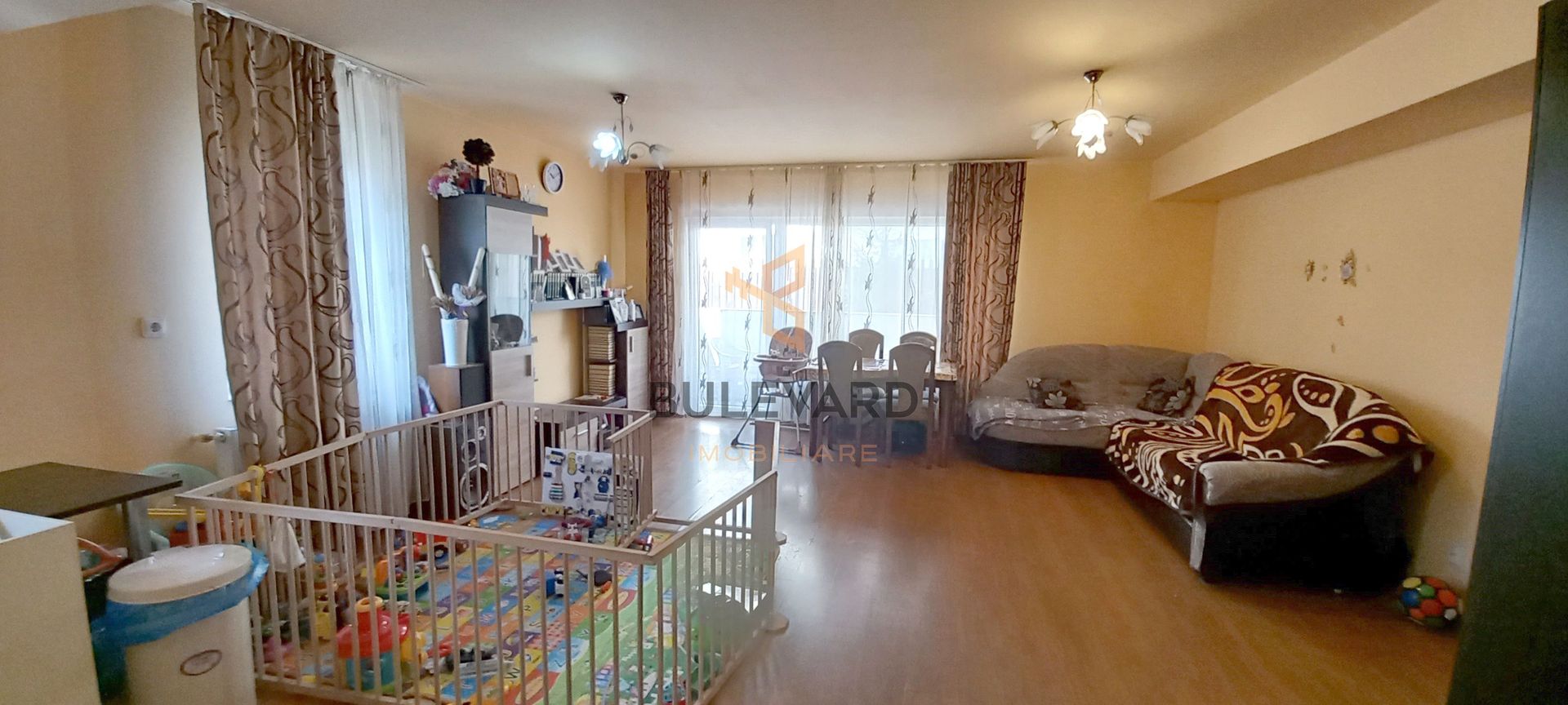 Apartament cu 2 camere, zona strazii Florilor! - Poză 1