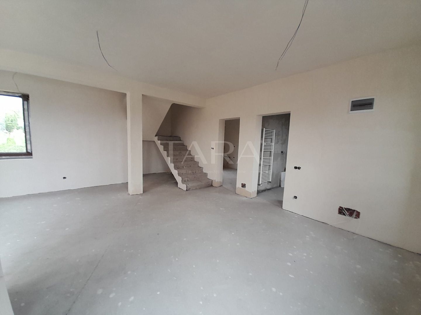 Casa individuala la intrare in Campenesti - Poză 1