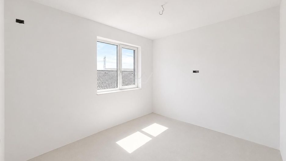 COMISION 0! Duplex finalizat. 5 camere, 3 bai. Panouri fotovoltaice. - Poză 12