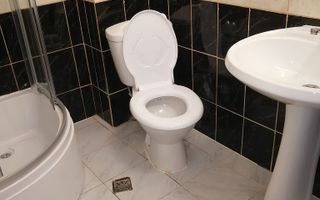 Etaj de inchiriat/ camere+ bai/bucatarie/spalatorie - Poză 7