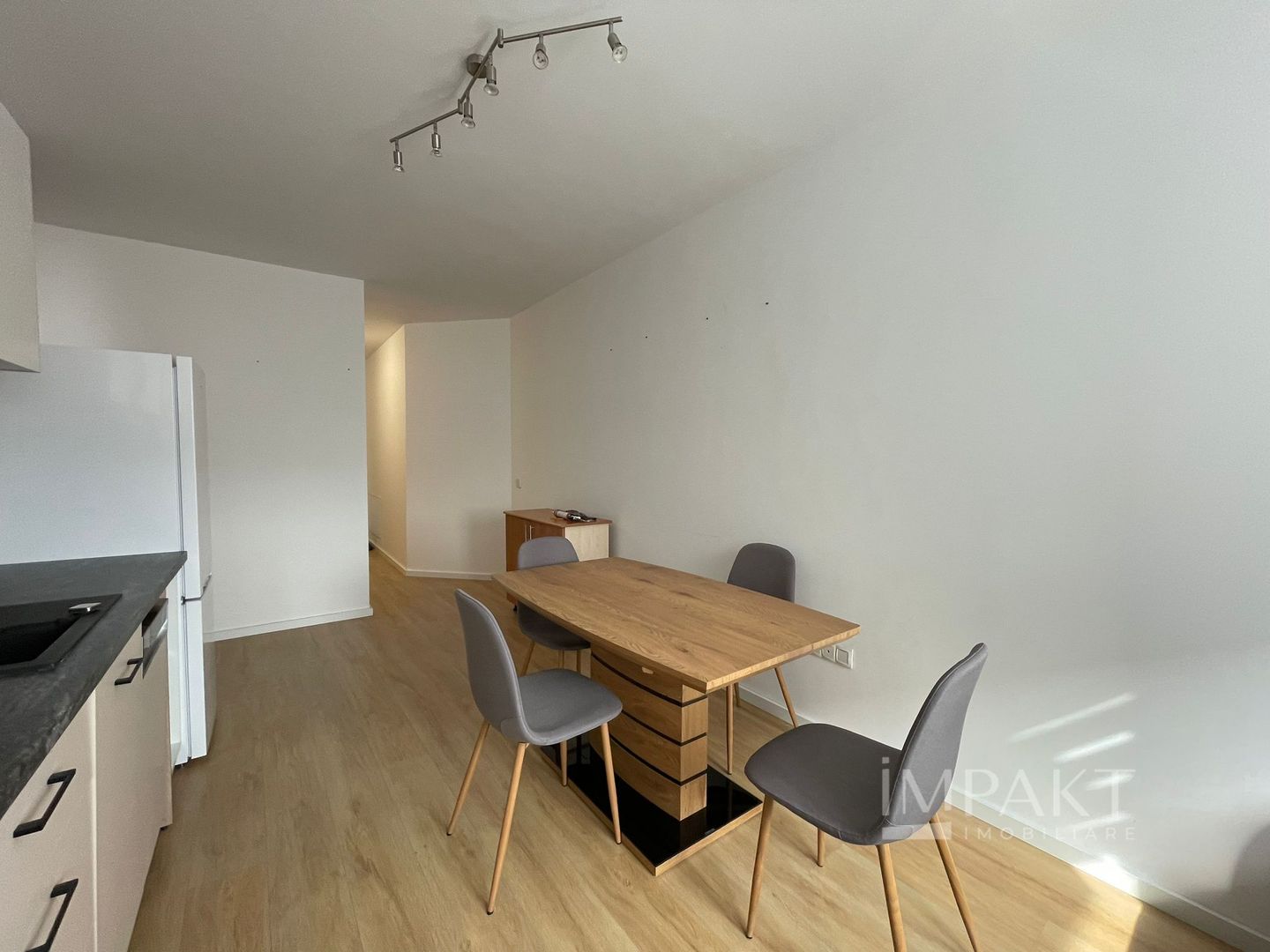 Apartament 3 camere, 60 mp, zona Bulgaria, luminos si spatios - Poză 2