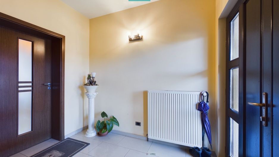 Vilă spațioasă cu 8 camere, Grădiște - Poză 11