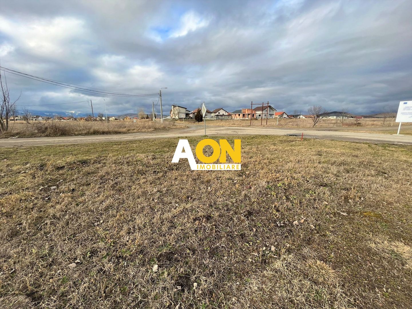 Teren cu regim P+2+M, toate utilitatile, zona Orizont - Poză 1