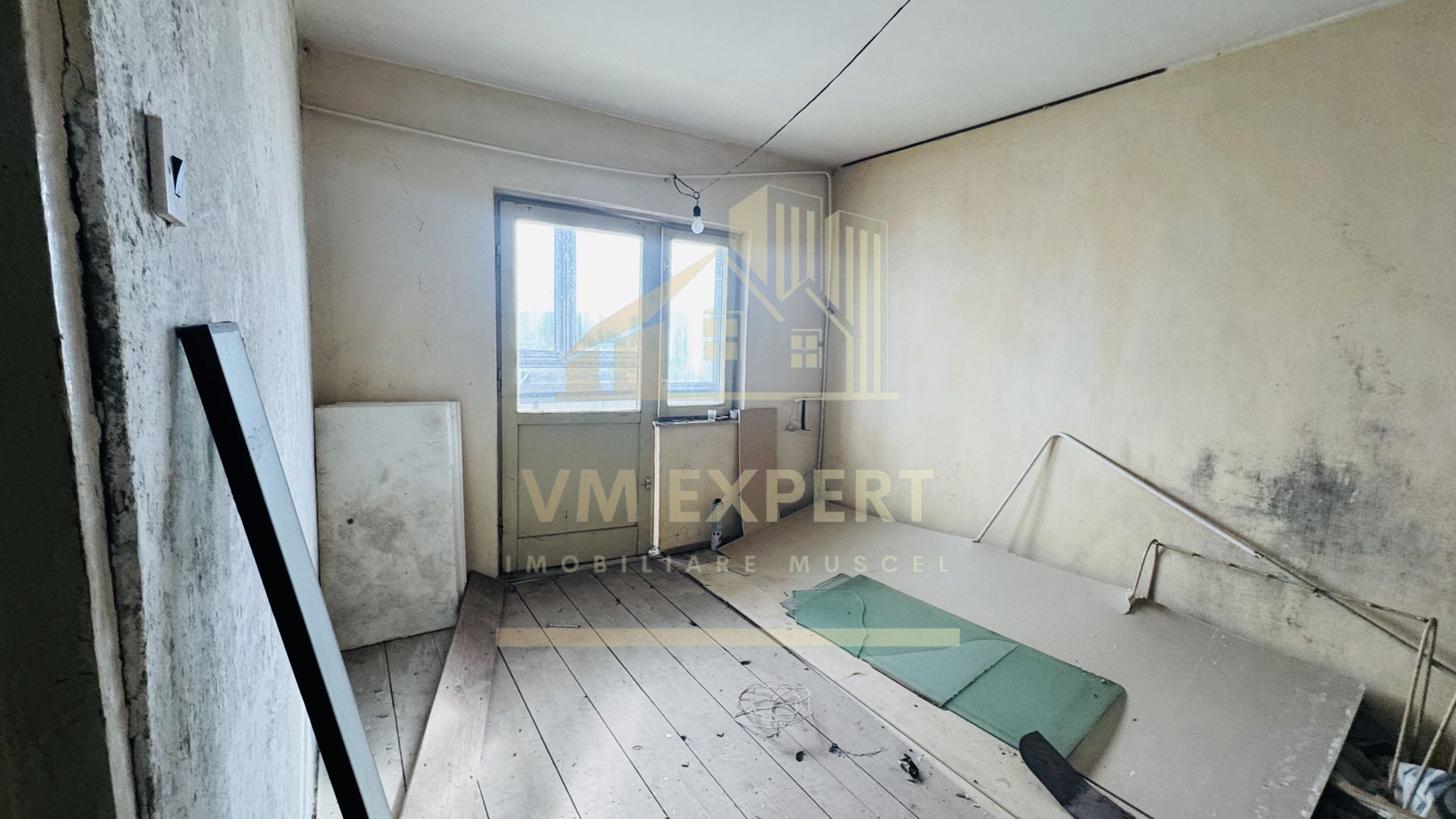 APARTAMENT 3 CAMERE ETAJ 4 GRUI CAMPULUNG - Poză 3