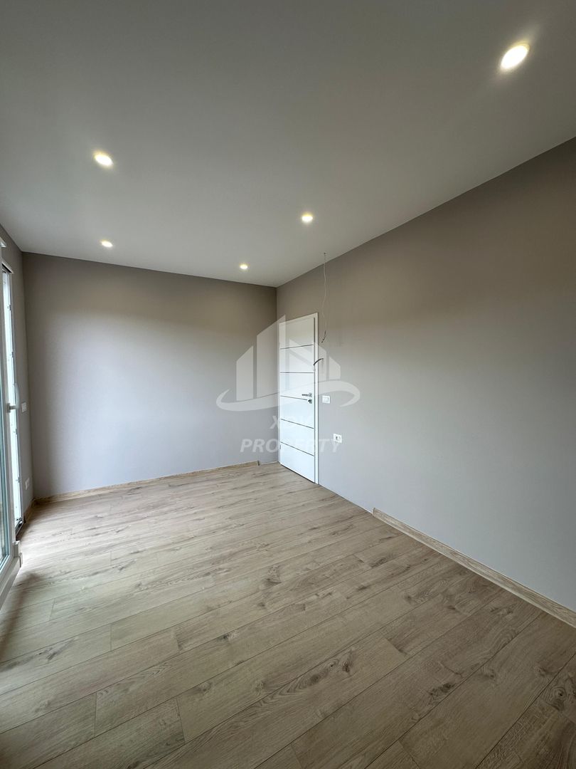 Penthaus  modern in  Sibiu ,3 camere ,2 garaje subteran , boxa - Poză 4