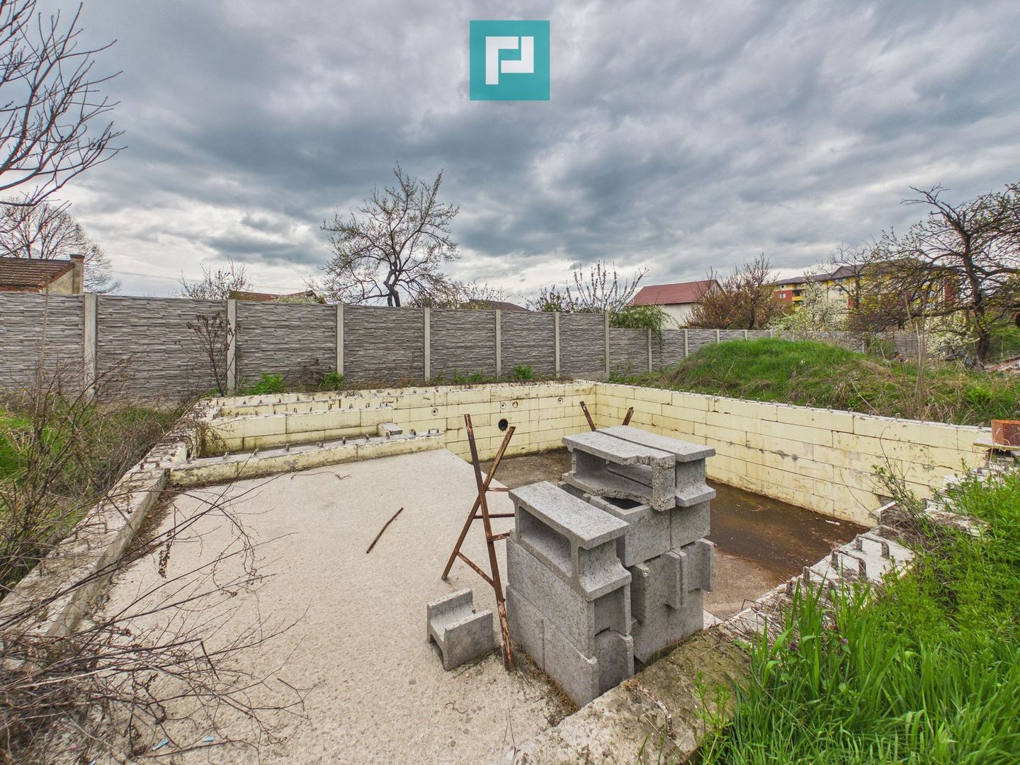 Casă la roșu cu piscină-Pârneava-767 mp teren - Poză 14