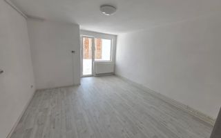 PRET NOU: Garsonieră 28 mp + balcon – zona M4 – etaj 1 - Poză 1