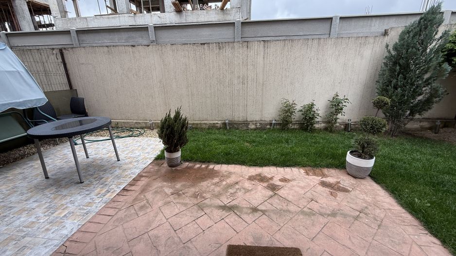 Casă înșiruită complet mobilată + curte+ 2 parcari în complex inchis! - Poză 27