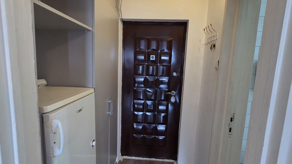 Vedere panoramica spre apus // spatioasa // imobil renovat - Poză 6