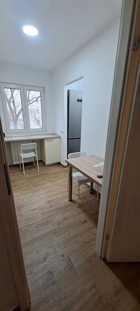Vând apartament 3 camere decomandat – Postăvarul, Sector 3 - Poză 4