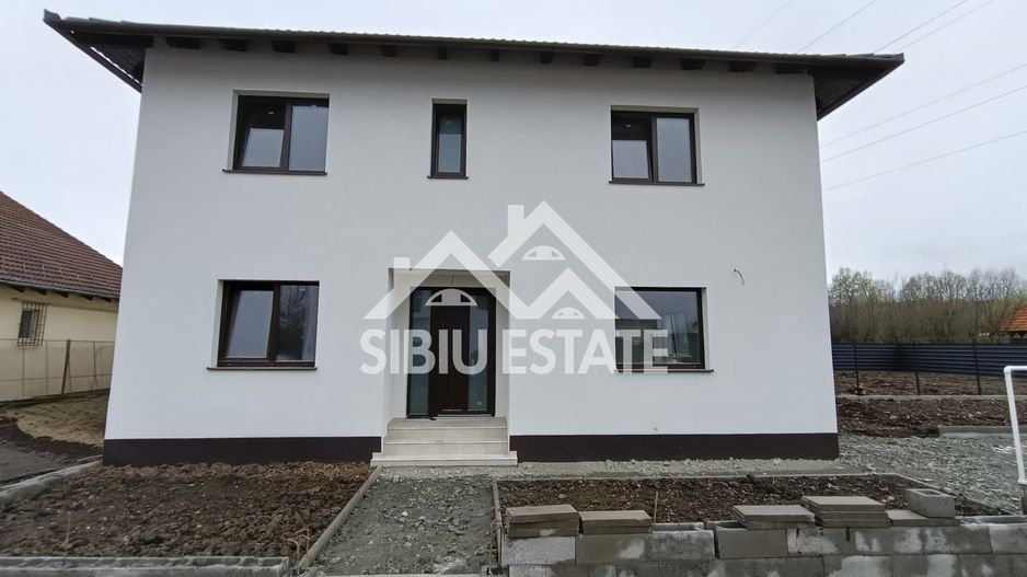 Casa tip duplex  5 camere, teren 400 mp, Selimbar acces usor - Poză 3