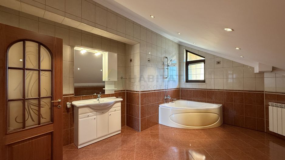 Vila 9 camere cu piscina si teren de 1.000 mp - Poză 33