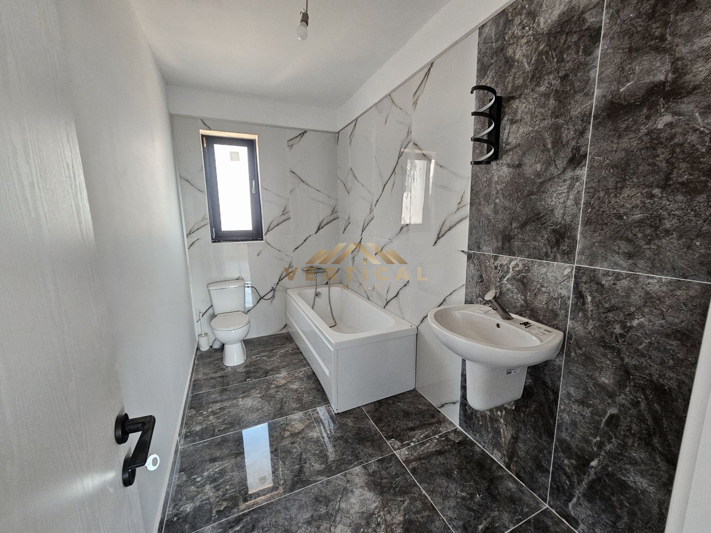 Vila 4 camere in centrul comunei Berceni - Poză 18