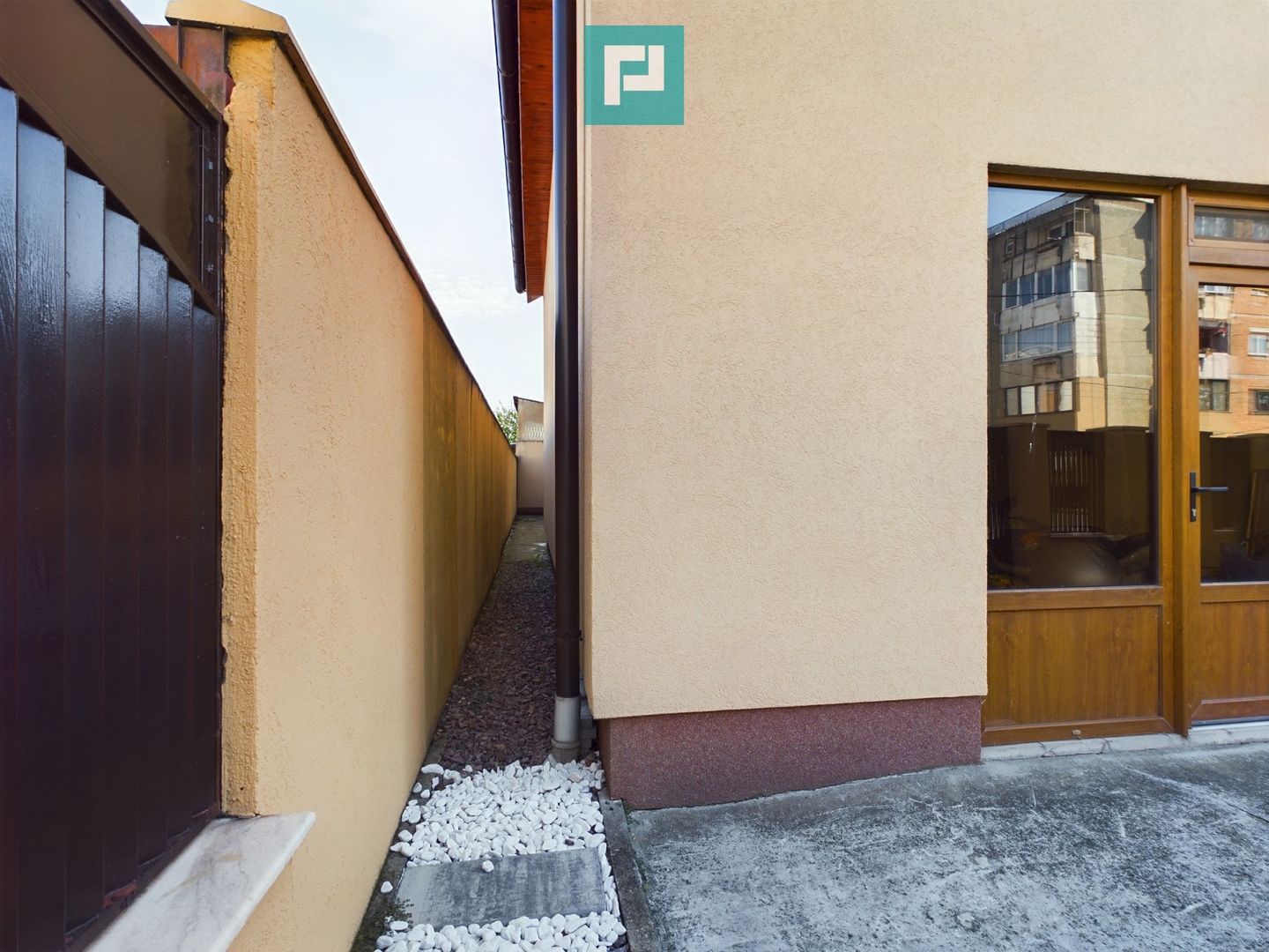 Vilă cu teren generos în Pârneava - Poză 11