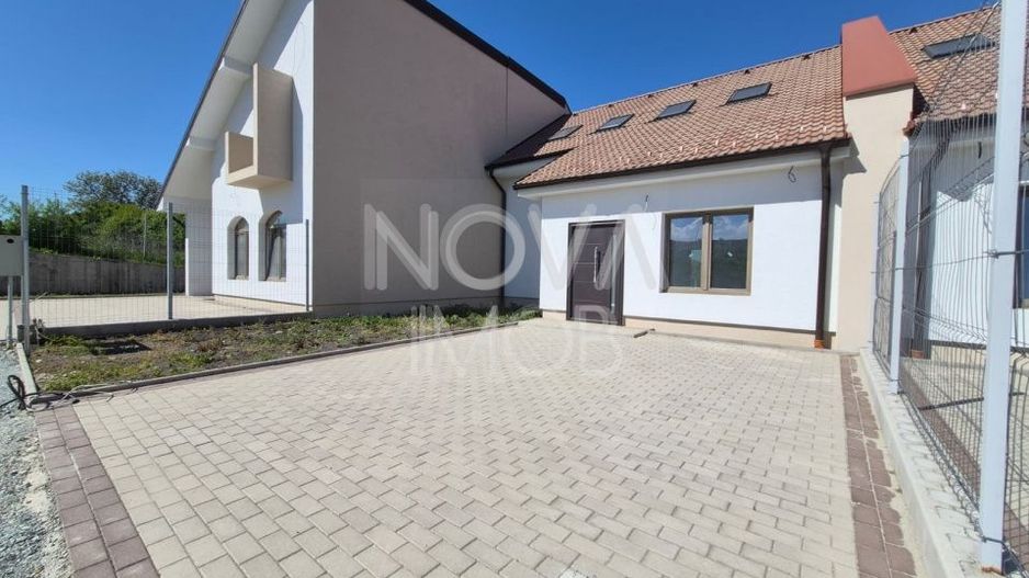 Casa generoasa cu 5 camere, 2 bai, dressing si parcare – Sura Mica - Poză 19