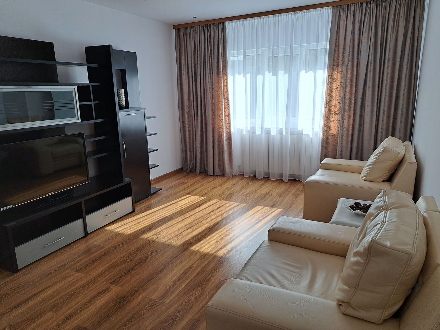 🏡 Apartament 3 camere, decomandat | Zona Sf. Vasile - Poză 1