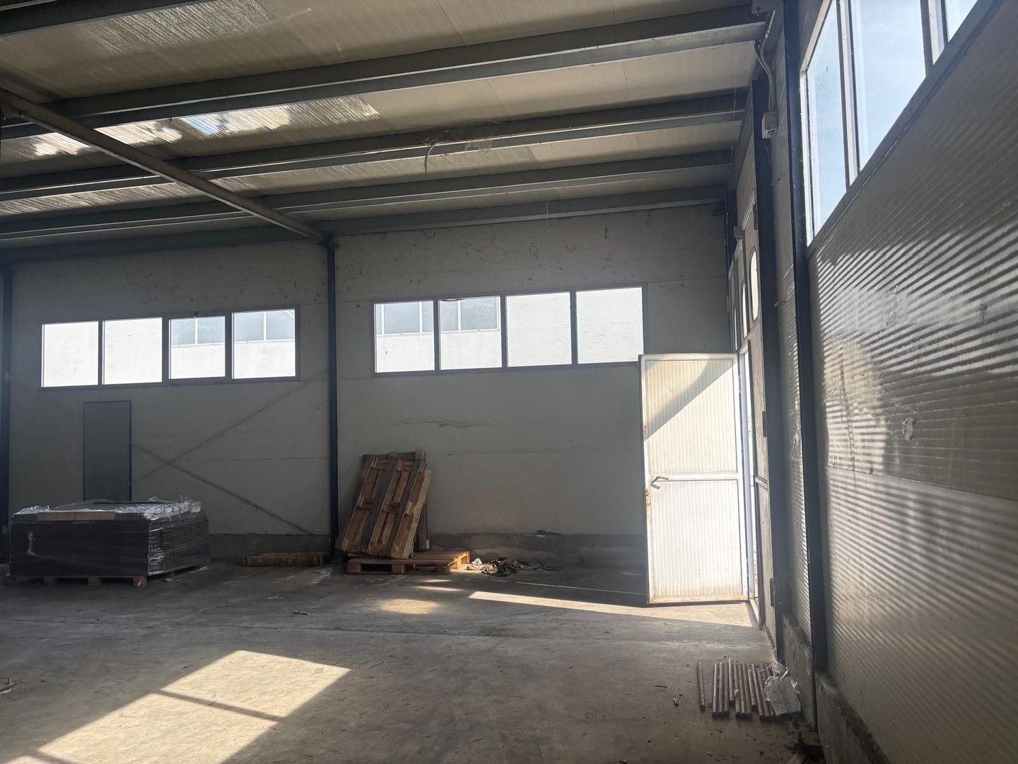 Depozit cu showroom de inchiriat de 1600 mp - Poză 20