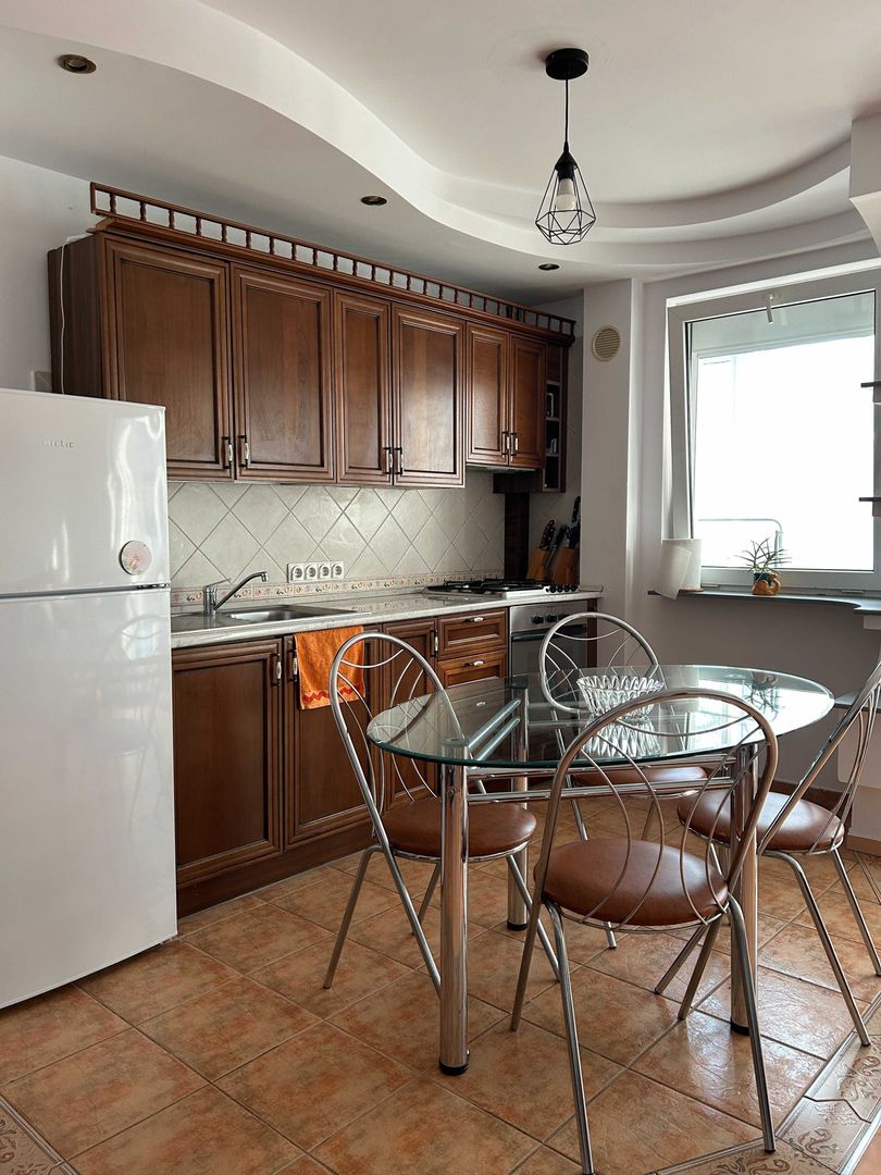 Apartament 2 camere renovat la intrarea în Cișmigiu / bloc reabilitat - Poză 2