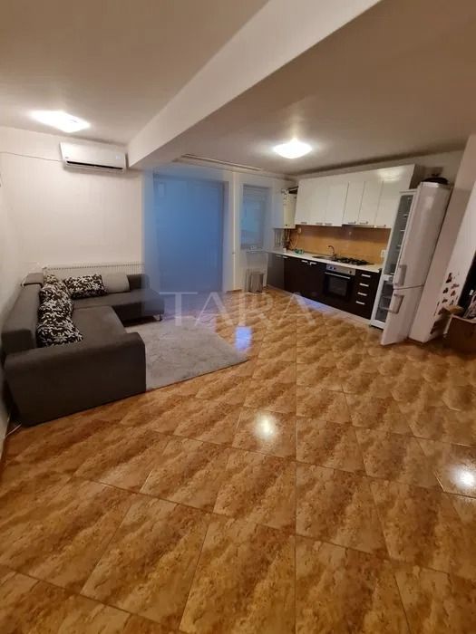 Apartament cu 3 camere, 2 balcoane, etaj 1, Parc Poligon. - Poză 1
