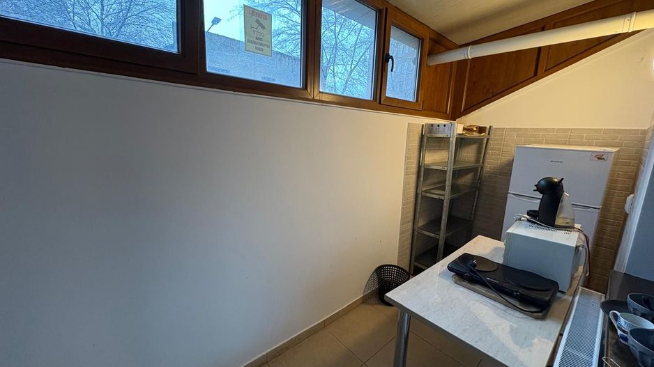 GARSONIERA P-TA RESITA,CENTRALA PROPRIE, MOBILATA/UTILATA, CURATA - Poză 5