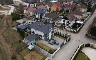 Vânzare,casă, 3 nivele, str. Nicolae Sulac , Codru - Poză 2