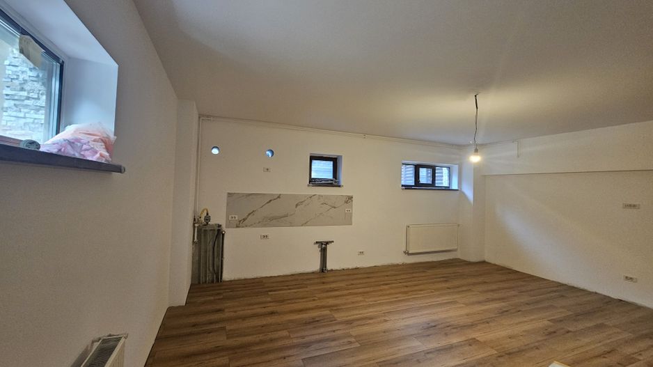 Apartament nemobilat - ideal spatiu comercial - Poză 8