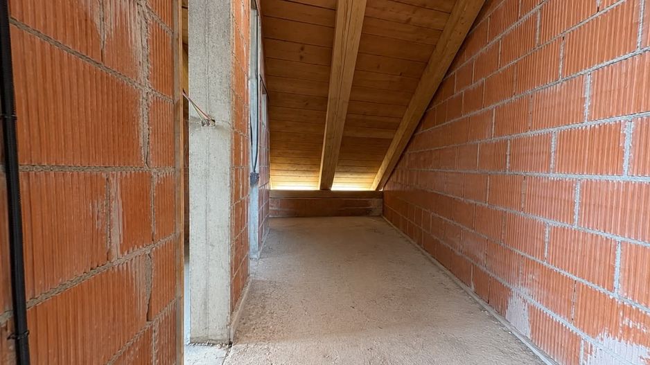 Casă la roșu de vânzare | 182 mp utili | Teren 550 mp - Poză 9