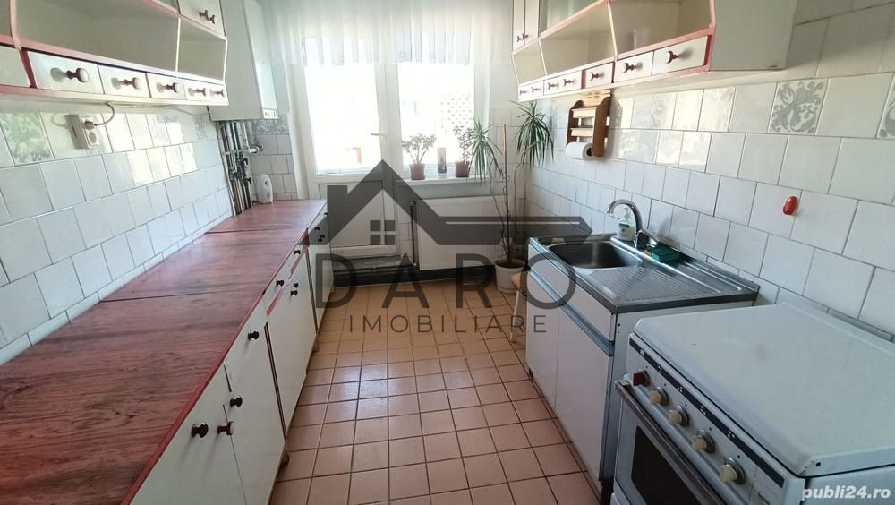 Vând apartament 4 camere in Dâmb - Poză 8