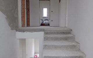 Duplex cu 5 camere despartit prin camera tehnica in Dumbravita - Poză 1