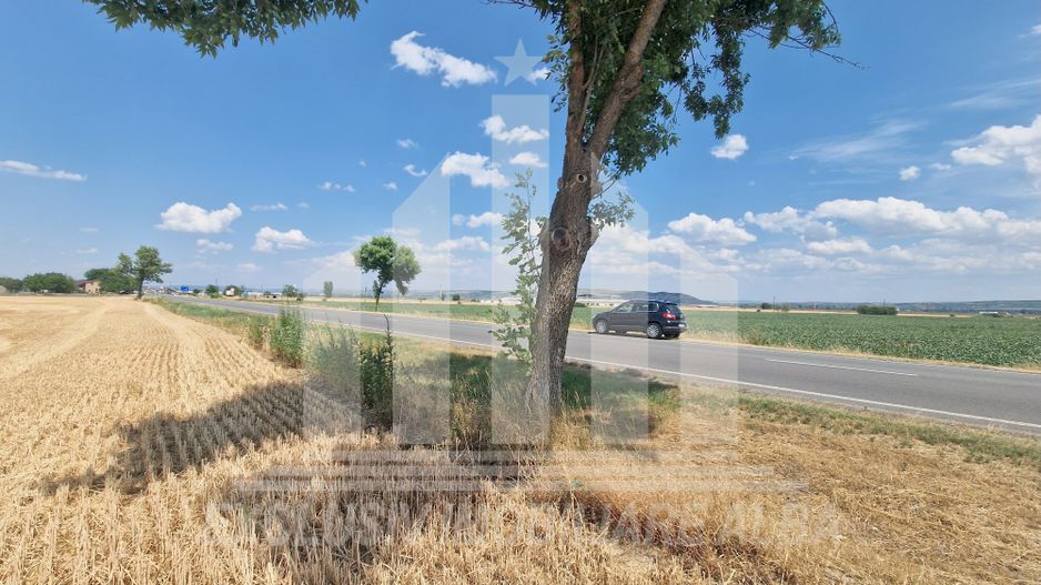 Teren agricol la sosea, pretabil si ptr constructii industriale - Poză 3