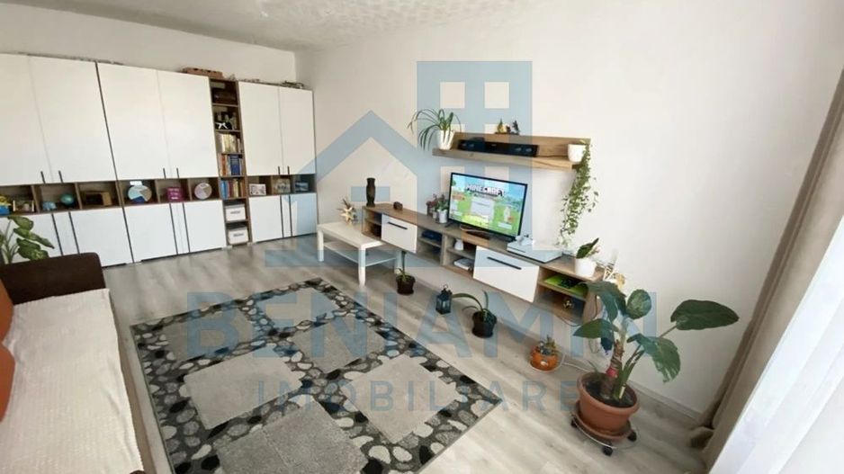Apartament 3 camere Decomandate-Florilor-Etaj 3-Suprafata 74mp-Liber - Poză 2