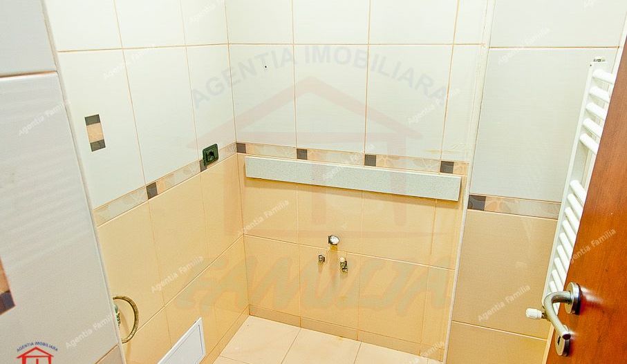 Apartament 3 camere dec in Galati Micro 21 vedere la Dunare langa turn - Poză 2
