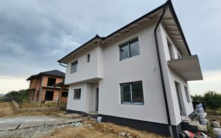 Casa Individuala cu 326 mp de curte si Carport, in Poplaca - Poză 2