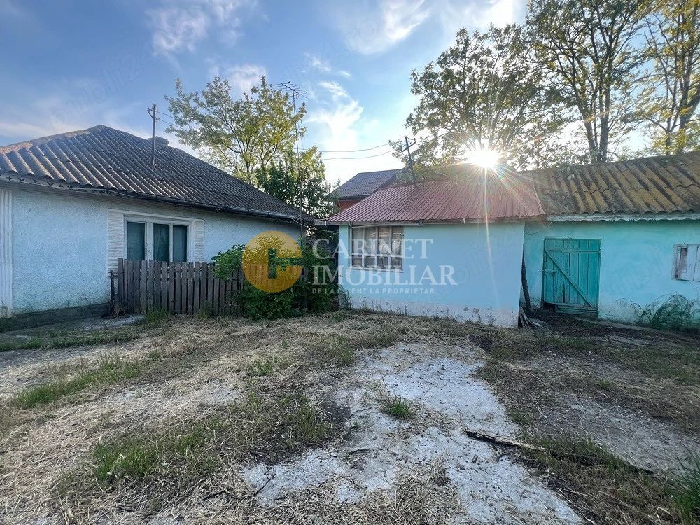 Proprietate generoasă: Casă cu 4 camere, anexe și teren de 3000 m²-Com. Țiganași - Poză 1