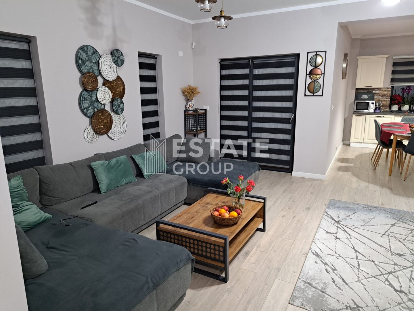 Duplex cu 5 camere despartit prin garaj in Dumbravita - Poză 1