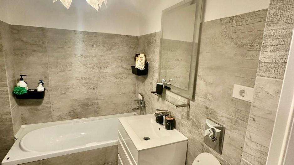 Apartament 2 camere,suprafata generoasa,mobilat si utilat,loc parcare subteran - Poză 3