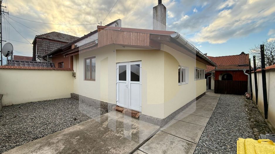 Casa individuala } Orlat | 250 mp Teren | Terasa inchisa - Poză 1